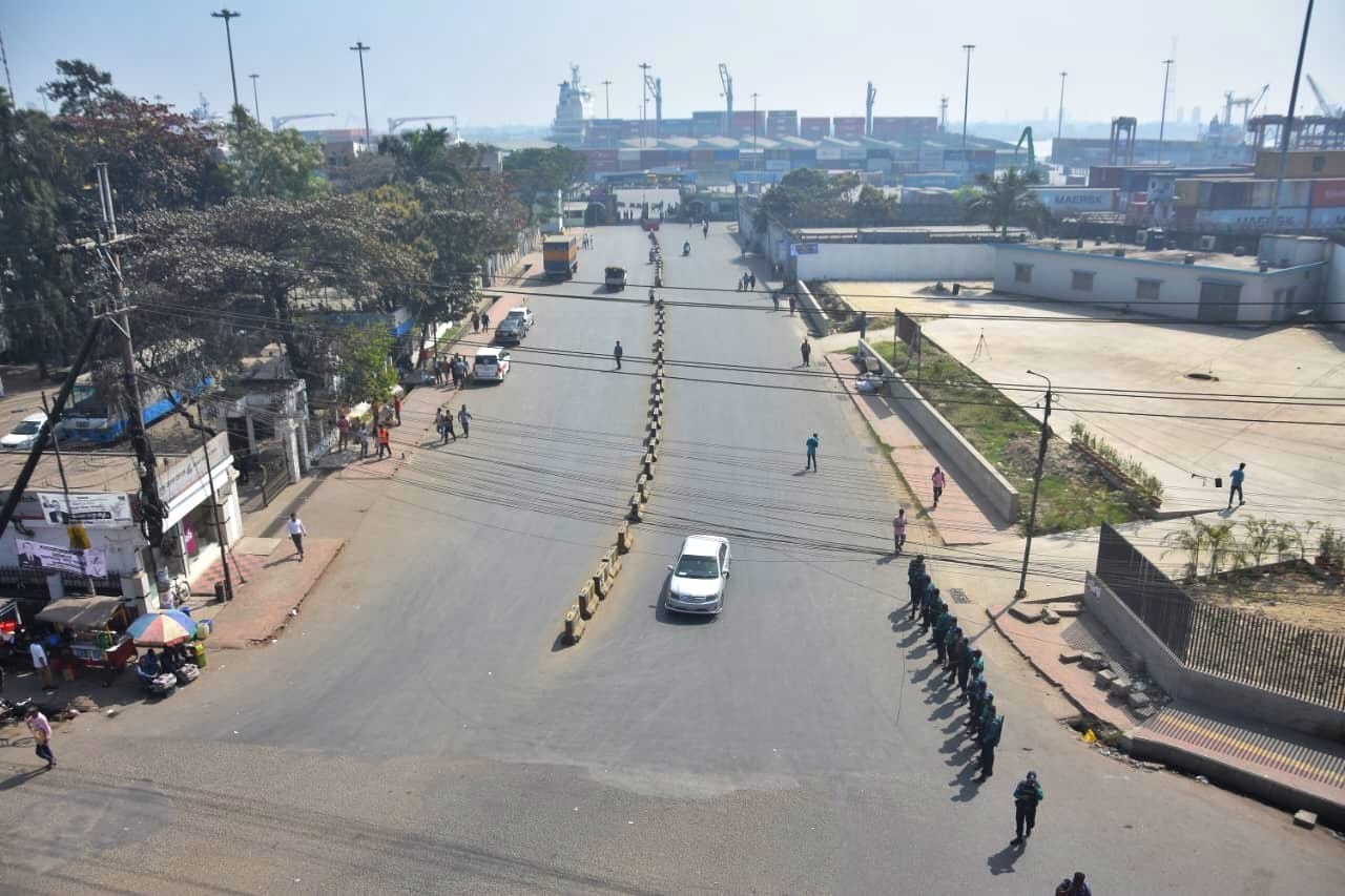 এনসিটি ইজারা বিরোধী আন্দোলনে চট্টগ্রাম বন্দরে অচলাবস্থা চলমান ১৫ জনের বদলির আদেশ প্রত্যাহার না হলে আন্দোলন তীব্র হবে