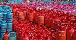 এলপিজির ১২ কেজি সিলিন্ডার এক লাফে বেড়েছে ৩৮৭ টাকা