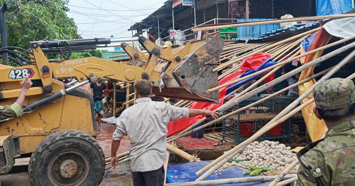 চসিকের অভিযানে দু’শতাধিক অবৈধ দোকান উচ্ছেদ