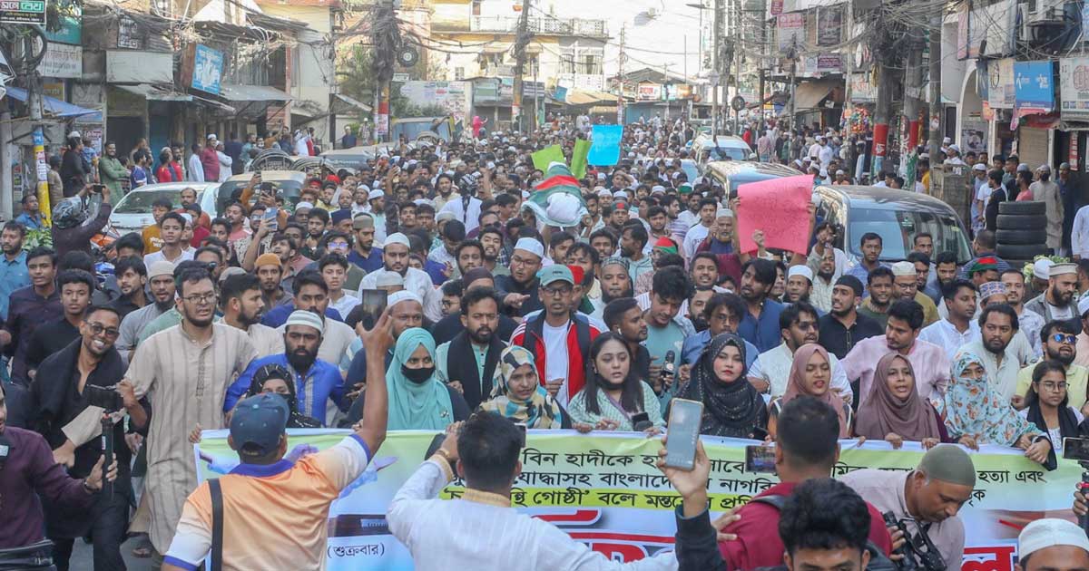 হাদির মৃত্যু ঘিরে উত্তাল চট্টগ্রামে হামলা-অগ্নিসংযোগ, কূটনৈতিক এলাকায় সংঘর্ষ