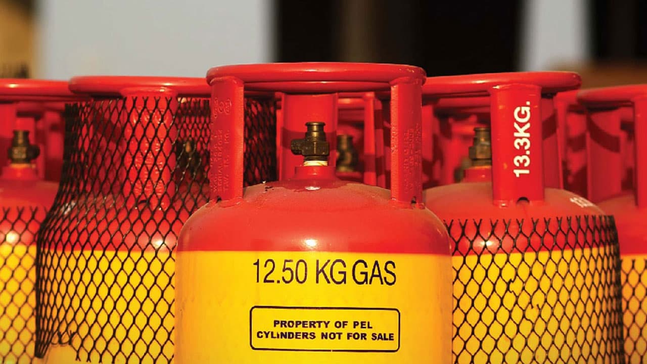 ১২ কেজি এলপিজি সিলিন্ডারের দাম কমলো