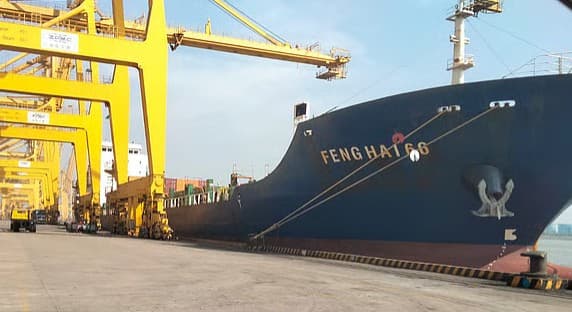 এনসিটি ইজারার প্রতিবাদে কর্মবিরতিতে চট্টগ্রাম বন্দরে অচলাবস্থা