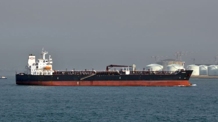 চট্টগ্রাম বন্দরের বহির্নোঙরে ডিজেল নিয়ে ‘পিভিটি সোলানা