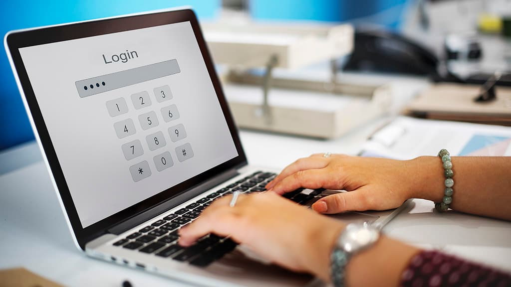 ফেইসবুক, অ্যাপল, গুগল’সহ অন্যান্য পরিষেবার তথ্য ফাঁস