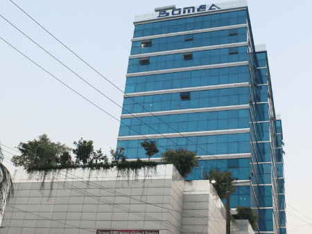 বাংলাদেশের তৈরি পোশাক খাতে মার্কিন শুল্কের ছায়া