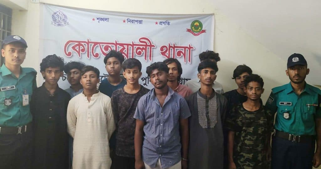 দেশীয় অস্ত্রসহ ‘ডেঞ্জার’ গ্রুপের ১১ সদস্য গ্রেপ্তার